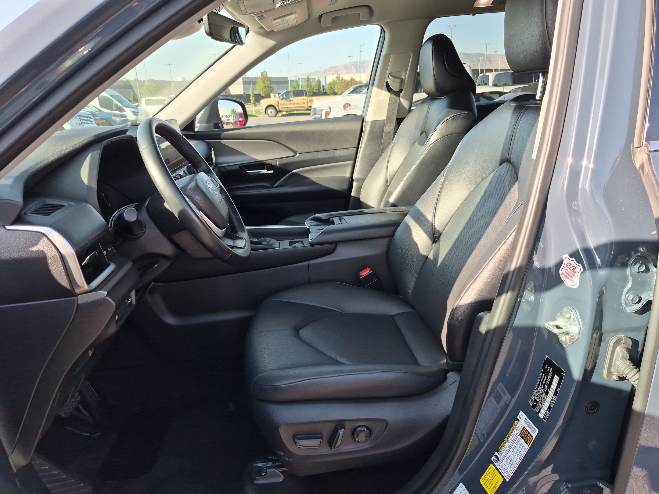 Used 2025 Toyota Grand Highlander AWD image 17