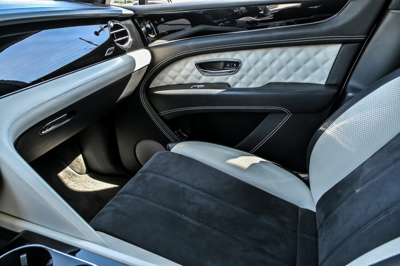 Certified 2022 Bentley Bentayga AWD/4WD image 48