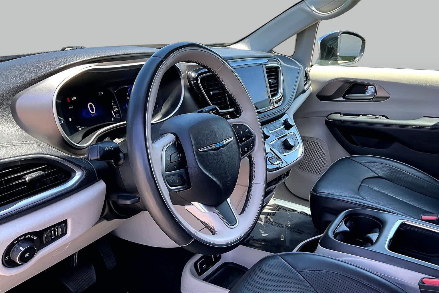 Used 2018 Chrysler Pacifica Limited w/ Advanced Safetytec Group FWD image 17