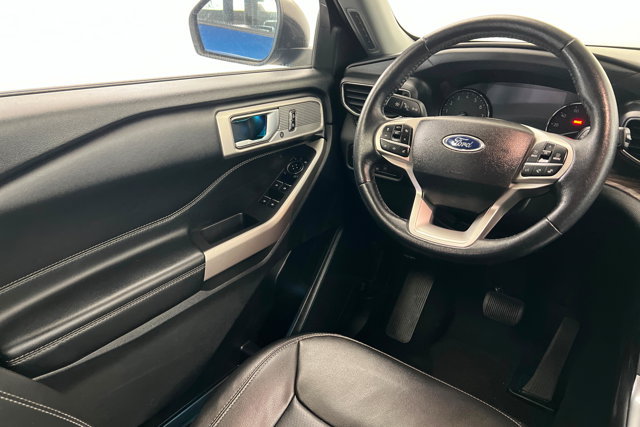 Used 2023 Ford Explorer Limited AWD/4WD image 11