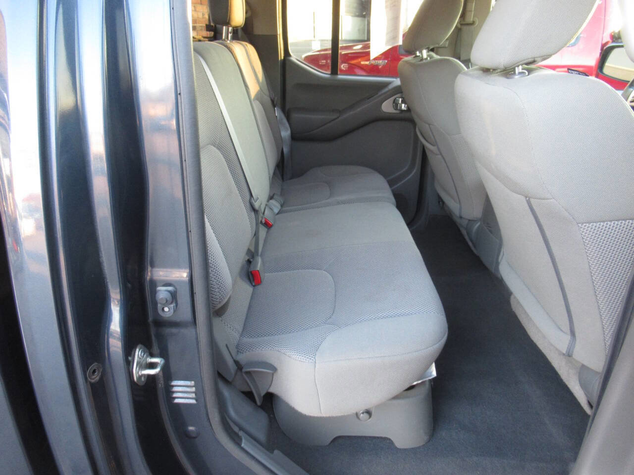 Used 2019 Nissan Frontier SV image 7