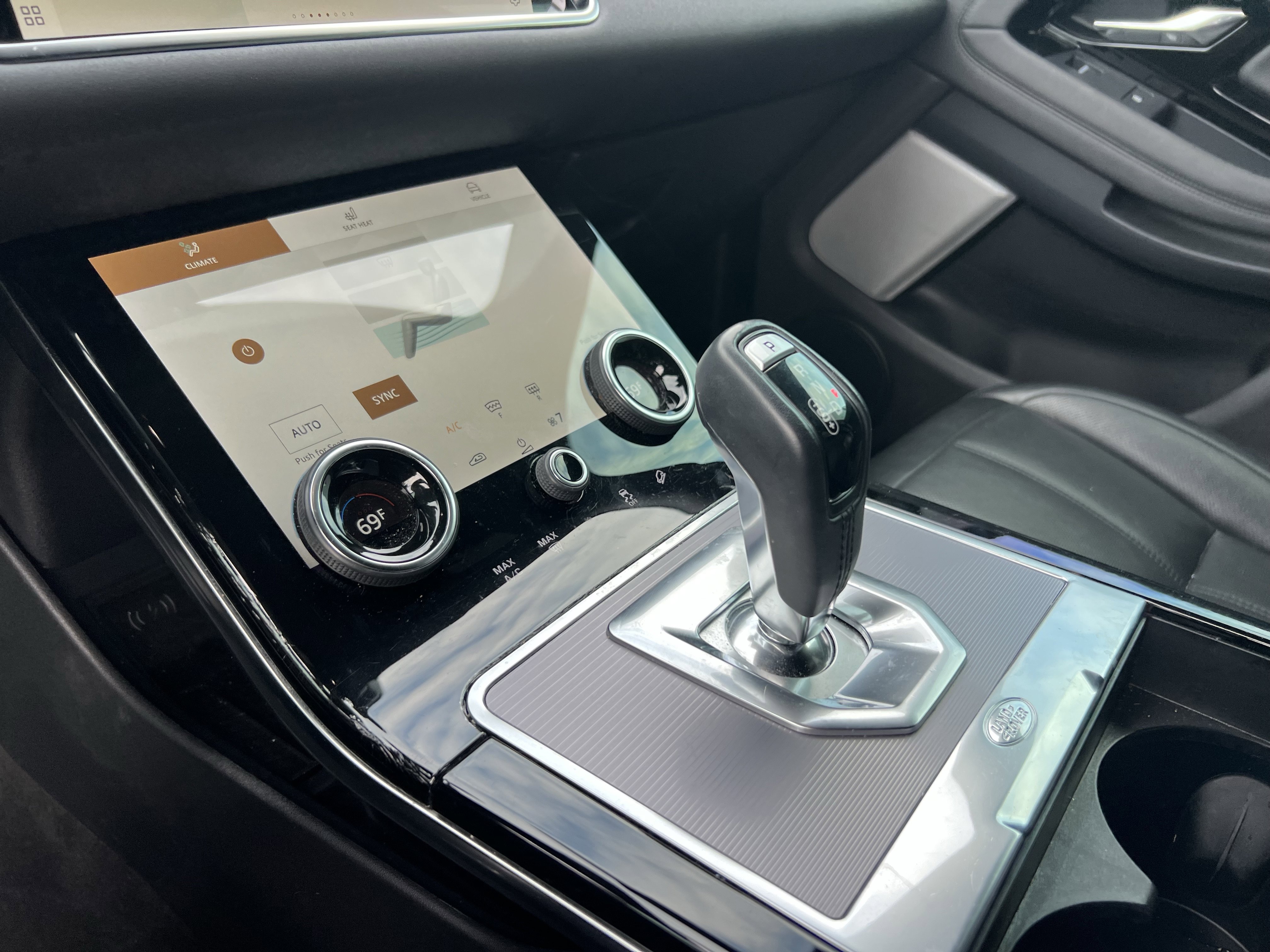 Certified 2023 Land Rover Range Rover Evoque SE image 24