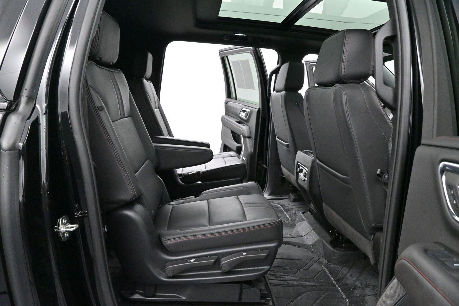 Used 2024 Chevrolet Suburban RST w/ Luxury Package AWD/4WD image 38