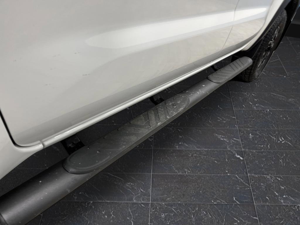 Used 2023 Nissan Frontier PRO-4X image 37