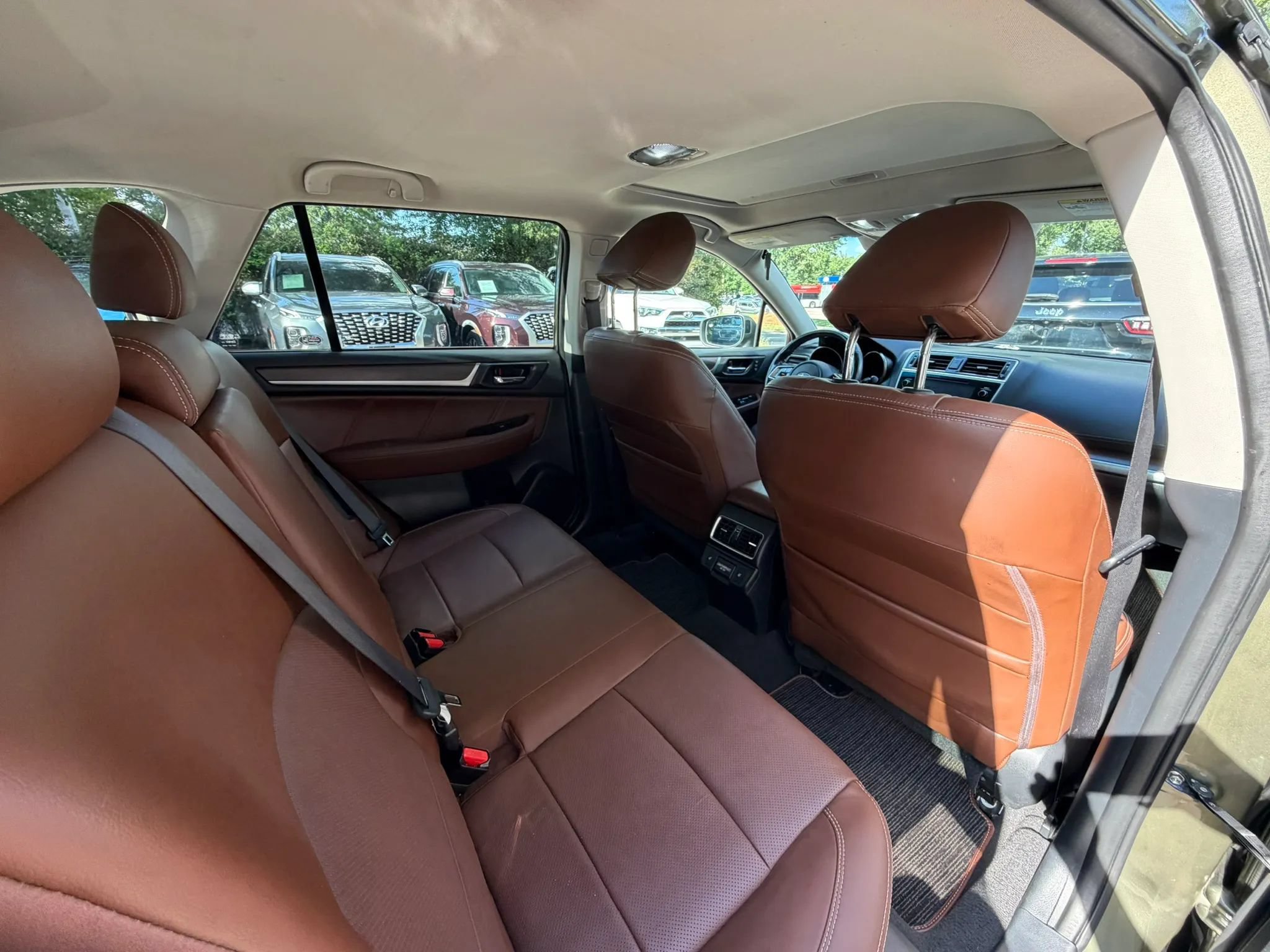 Used 2018 Subaru Outback 3.6R Touring AWD/4WD image 14