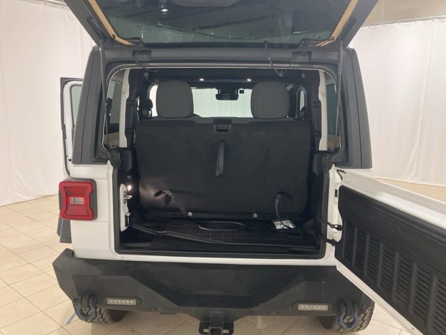 Used 2024 Jeep Wrangler Rubicon w/ Technology Group image 21