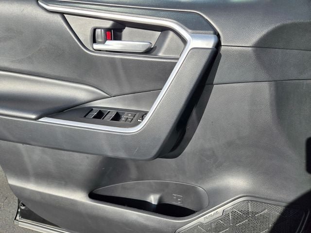 Used 2024 Toyota RAV4 XLE FWD image 20