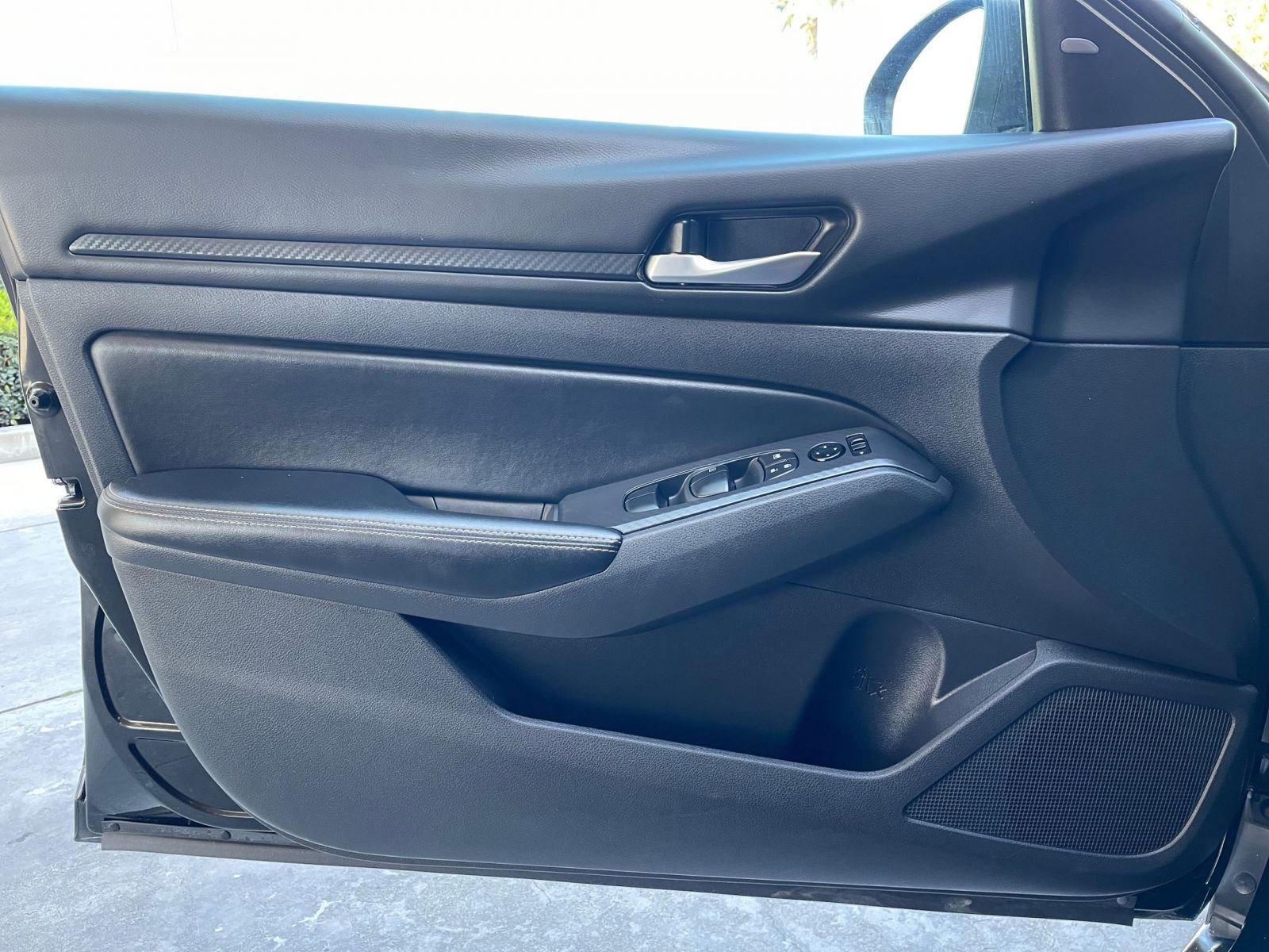 Used 2025 Nissan Altima 2.5 SV FWD image 18