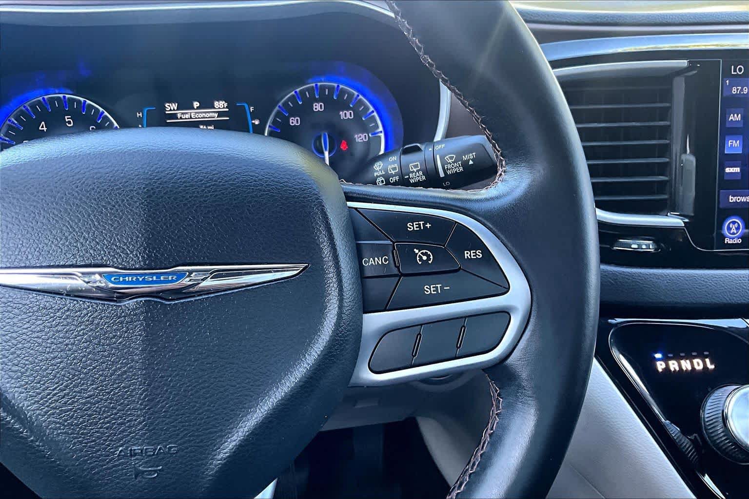 Used 2017 Chrysler Pacifica Touring-L FWD image 24