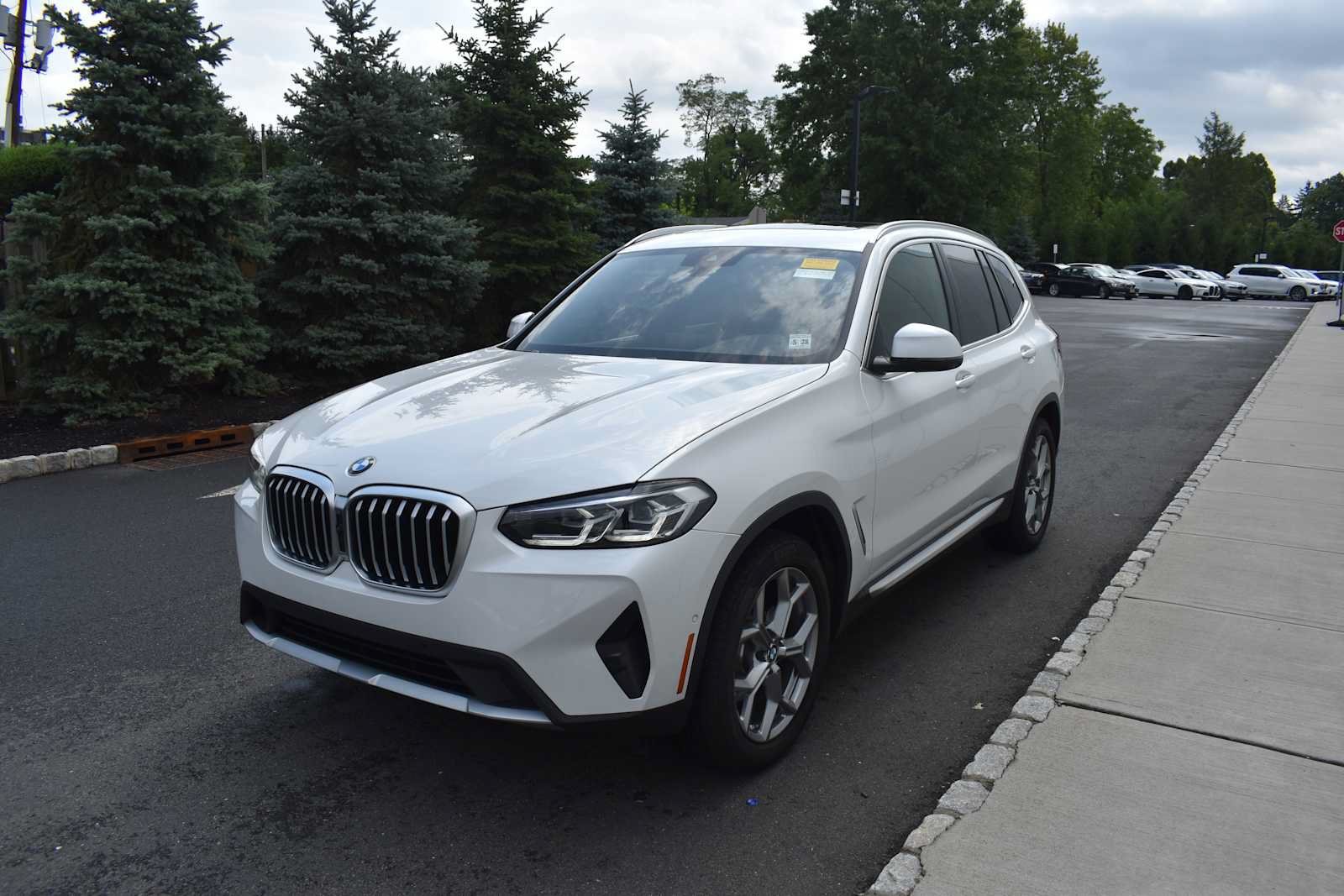Used 2023 BMW X3 xDrive30i w/ Premium Package AWD/4WD image 3