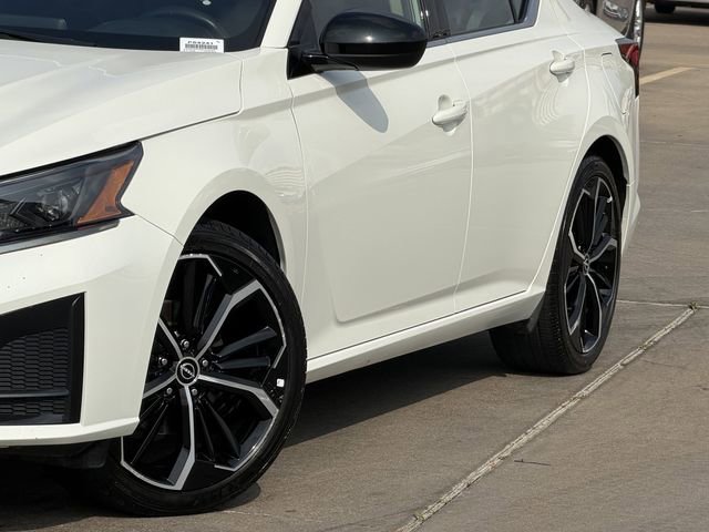 Used 2025 Nissan Altima 2.5 SR image 3