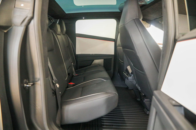 Used 2024 Tesla Cybertruck AWD Crew Cab image 27