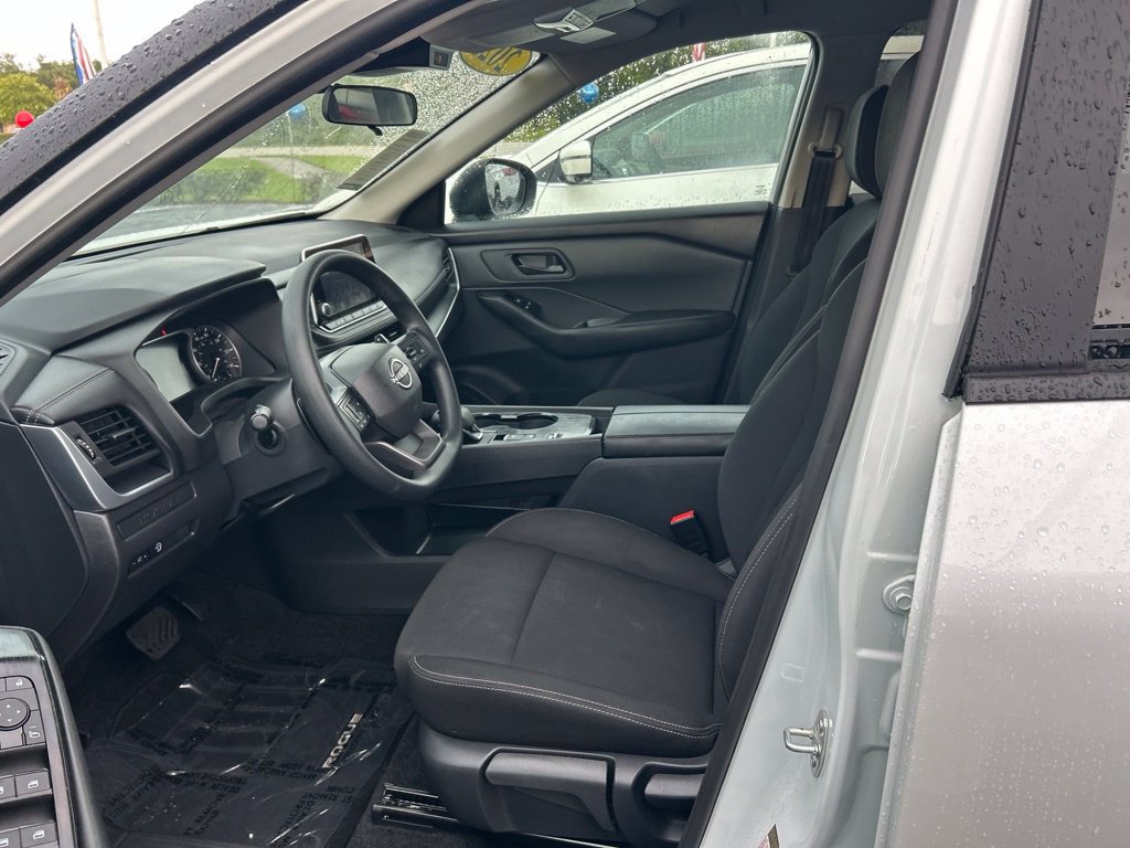 Certified 2025 Nissan Rogue S FWD image 17