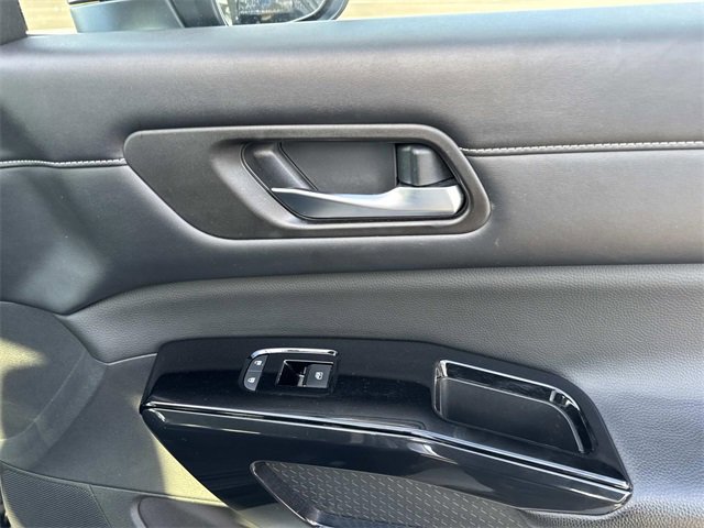 Used 2022 Nissan Pathfinder SV image 14