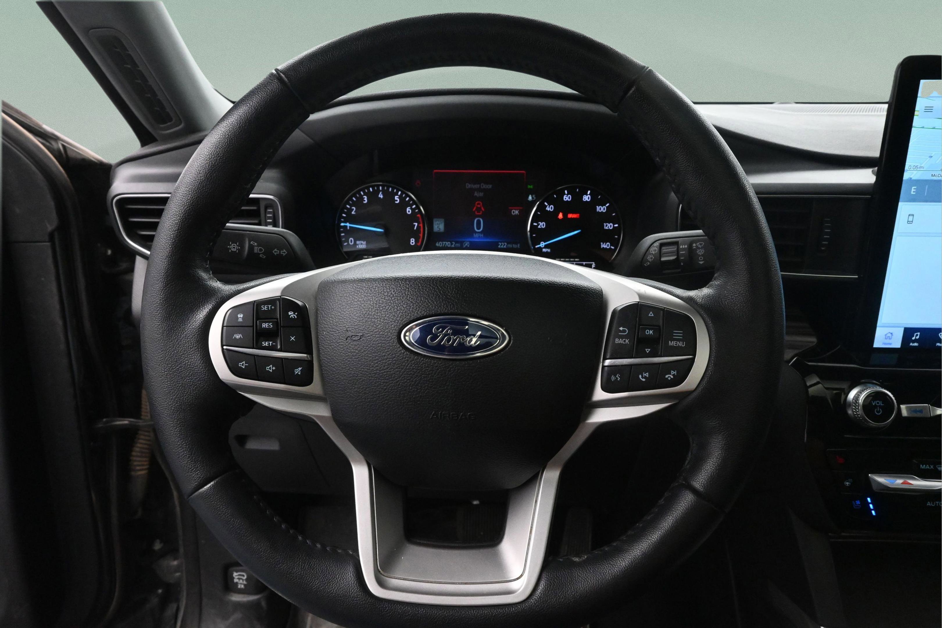 Used 2023 Ford Explorer Limited w/ Limited Technology Package RWD image 21