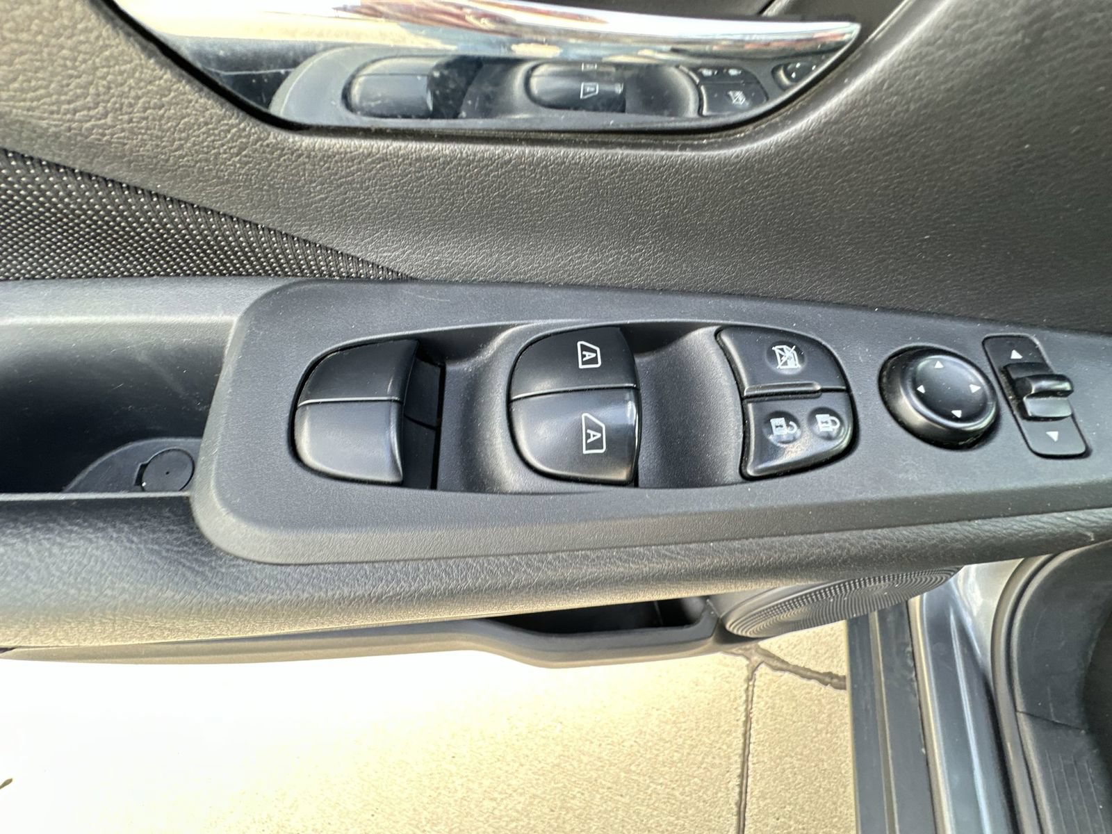 Used 2021 Nissan Kicks SV FWD image 22