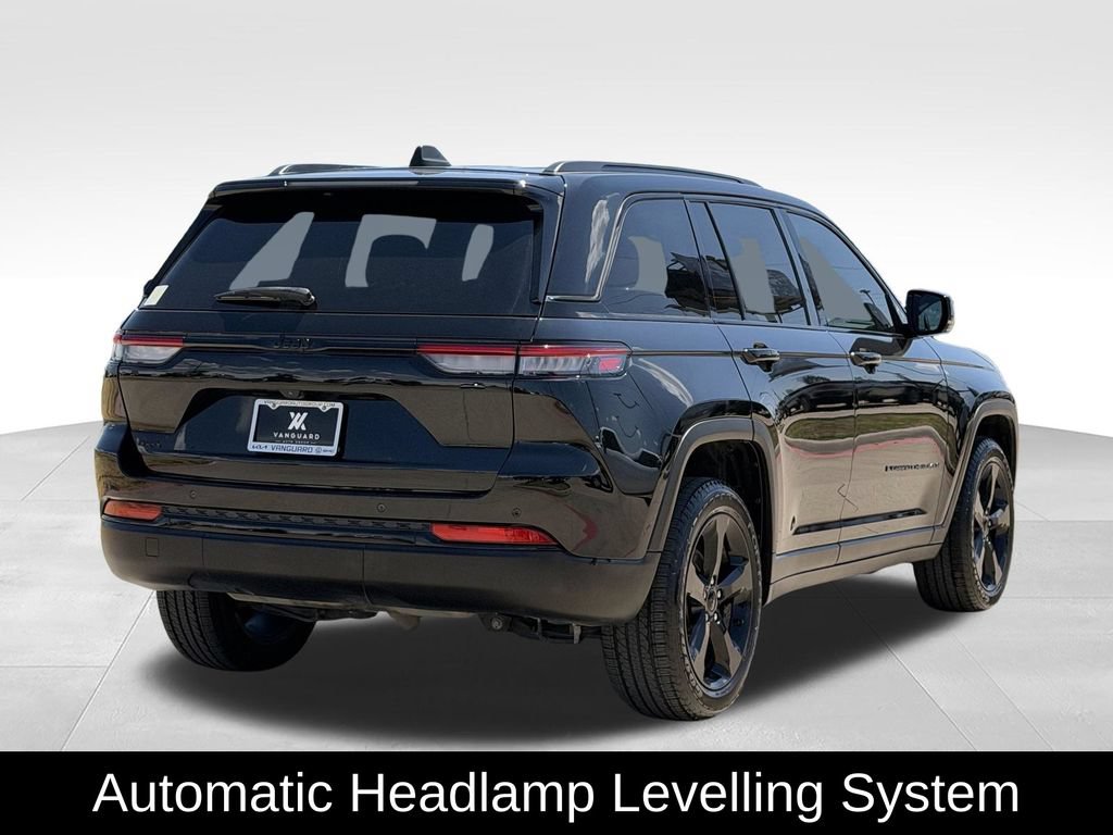Used 2023 Jeep Grand Cherokee Altitude AWD/4WD image 10
