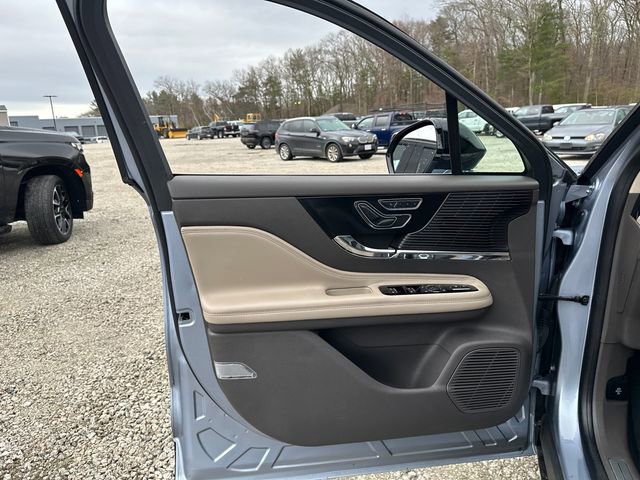Used 2022 Lincoln Corsair AWD w/ Premium Package image 25