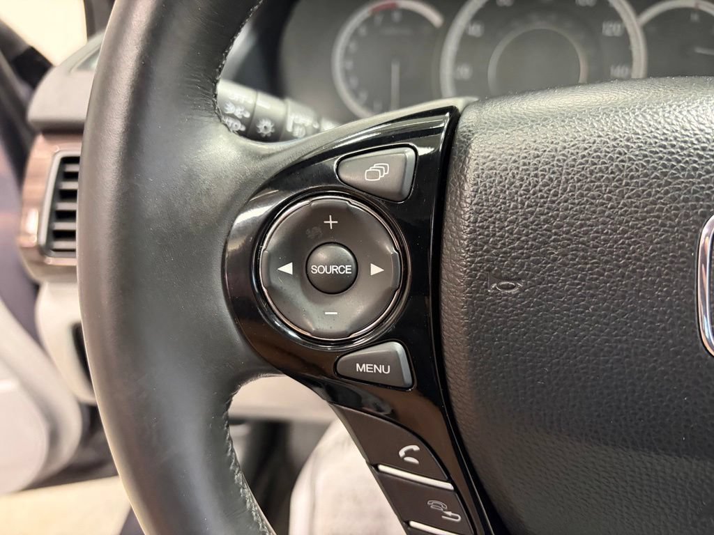 Used 2017 Honda Accord Touring image 13
