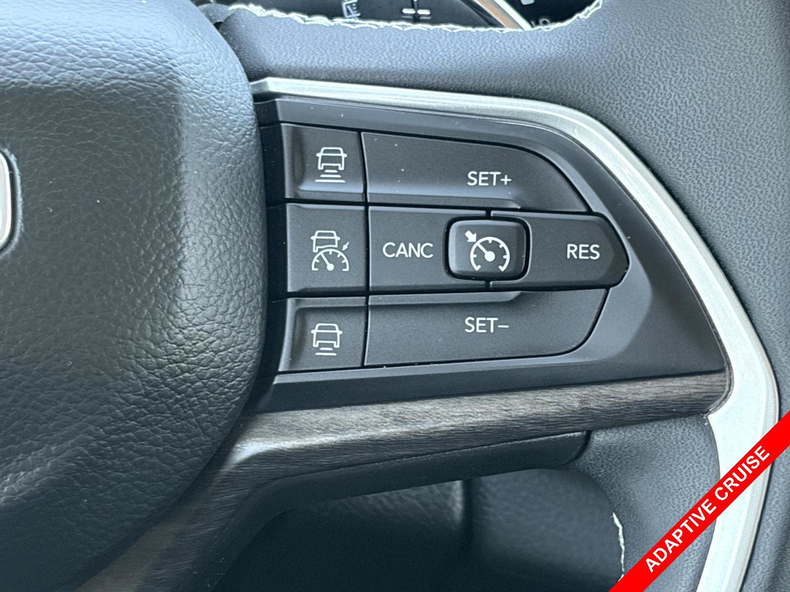 Used 2023 Jeep Grand Cherokee L Limited w/ Black Appearance Package AWD/4WD image 9