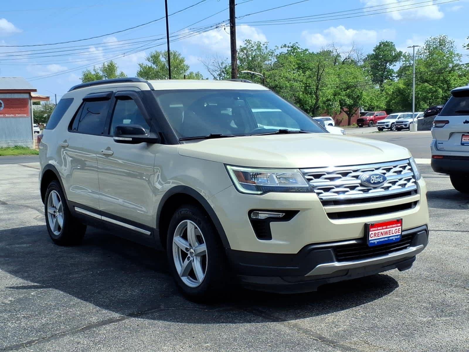 Used 2018 Ford Explorer XLT w/ Equipment Group 201A FWD image 2