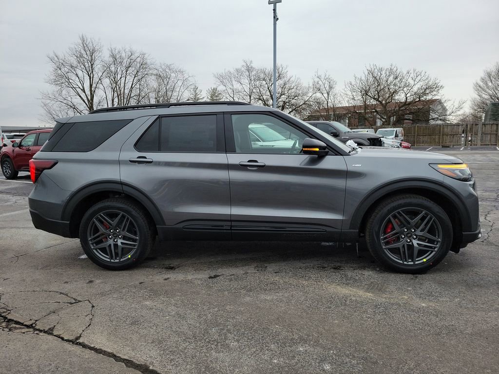 New 2026 Ford Explorer ST-Line w/ ST-Line Street Pack image 3
