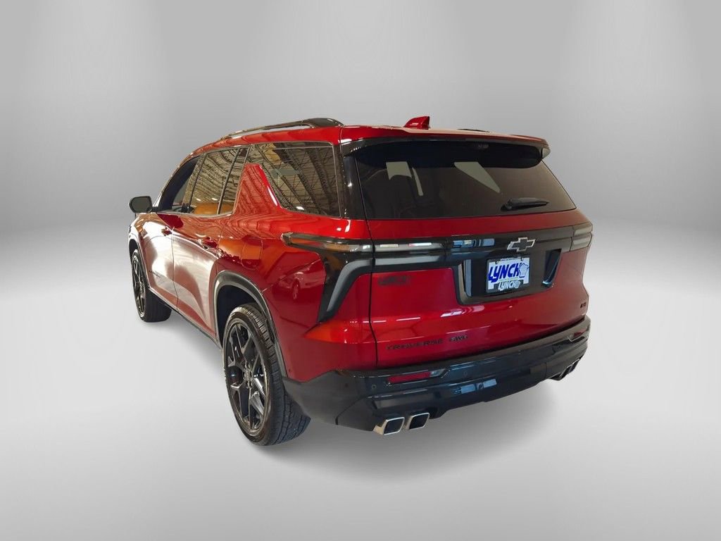 Used 2025 Chevrolet Traverse RS image 3