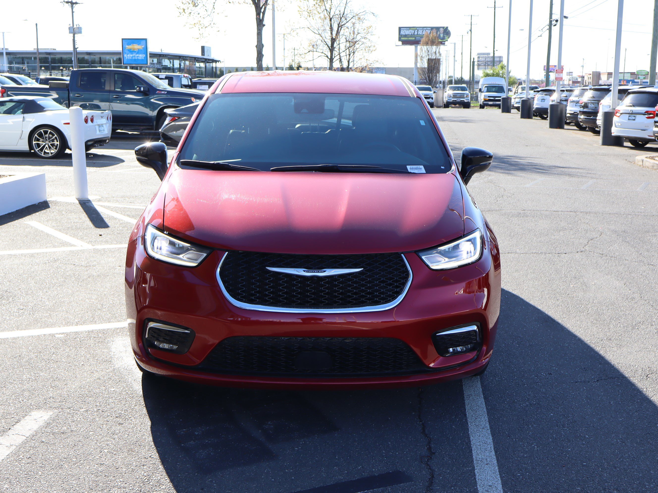 Used 2025 Chrysler Pacifica Select image 3