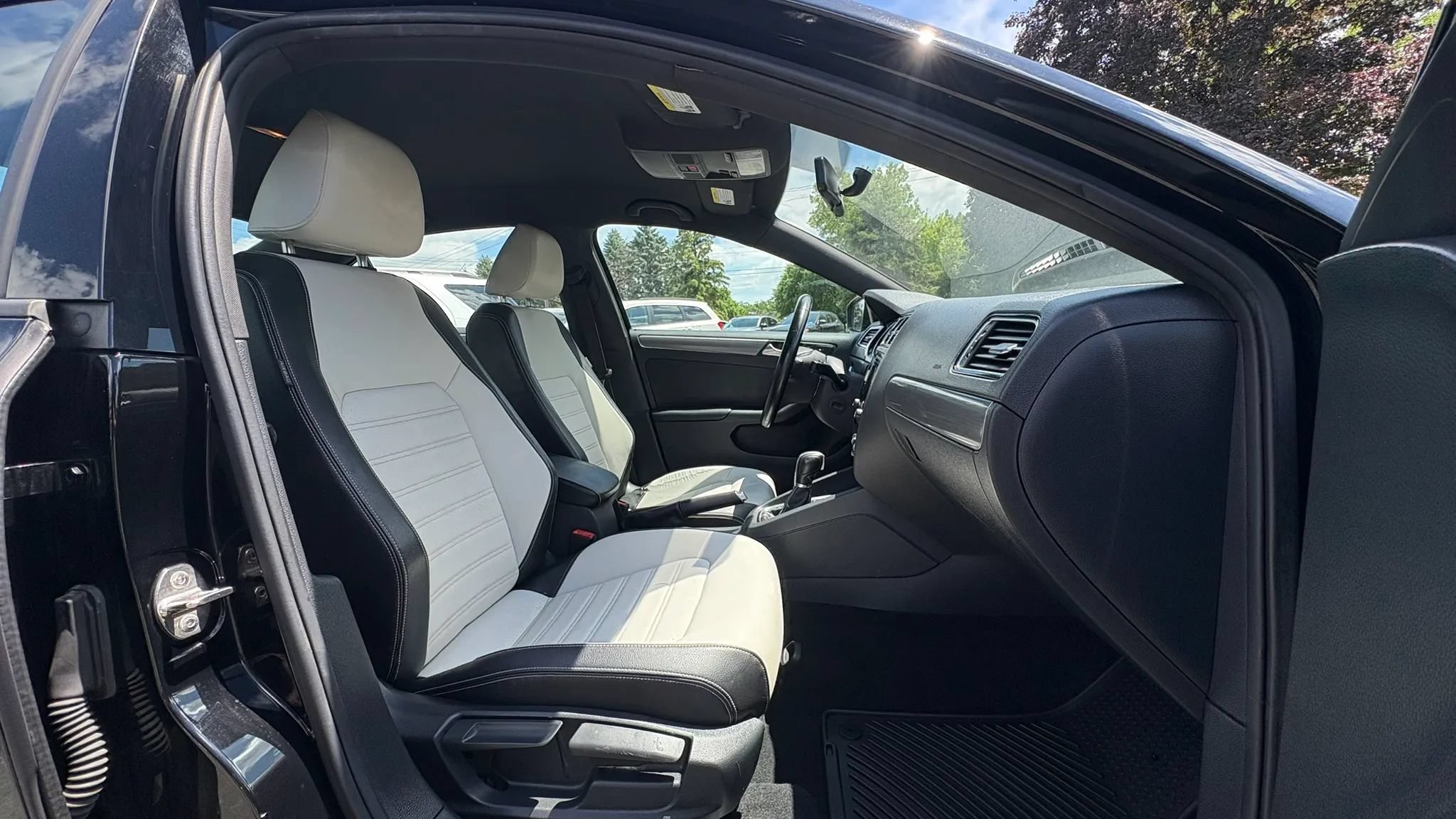 Used 2016 Volkswagen Jetta Sport FWD image 32