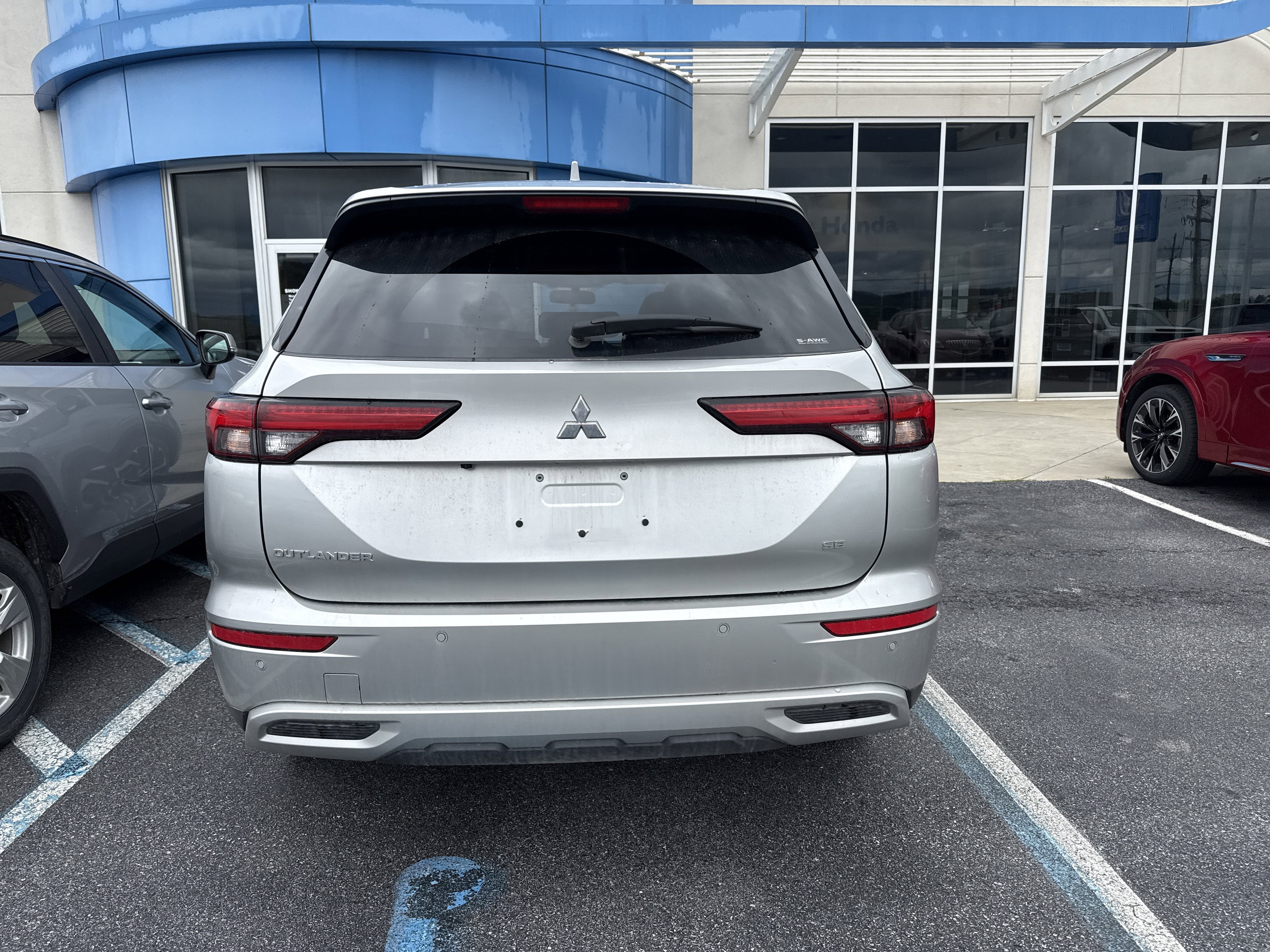 Used 2023 Mitsubishi Outlander SE AWD/4WD image 4