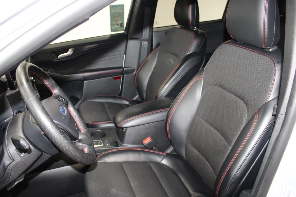 Used 2025 Ford Escape ST-Line FWD image 13