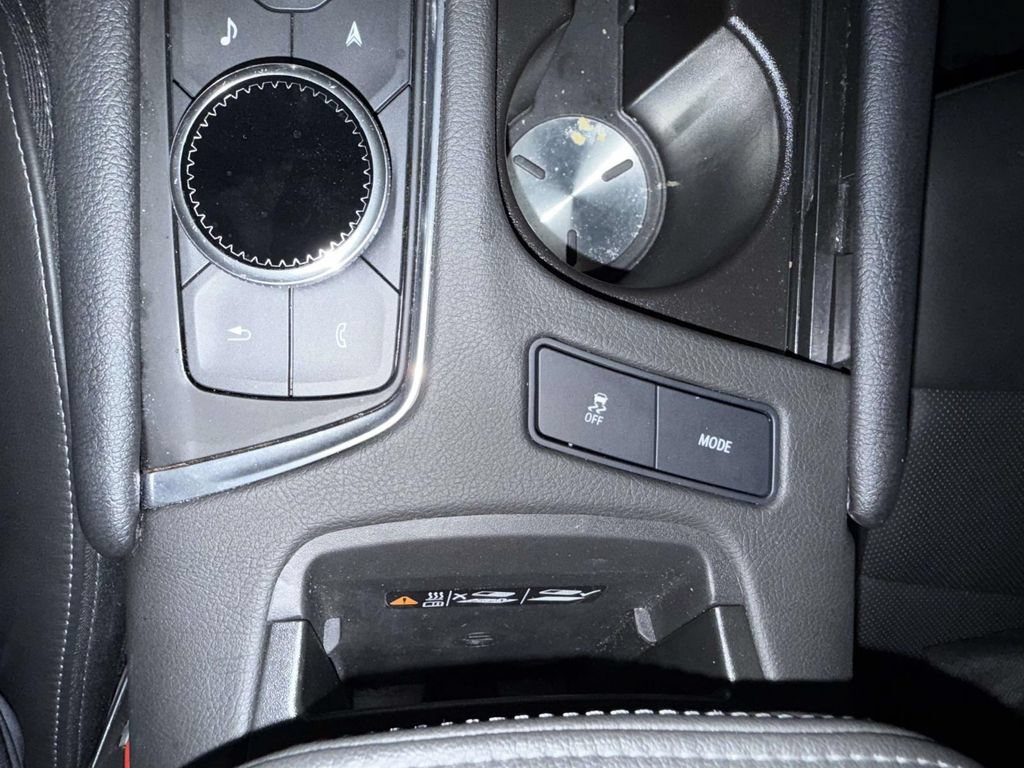 Used 2025 Cadillac XT6 Premium Luxury AWD/4WD image 26