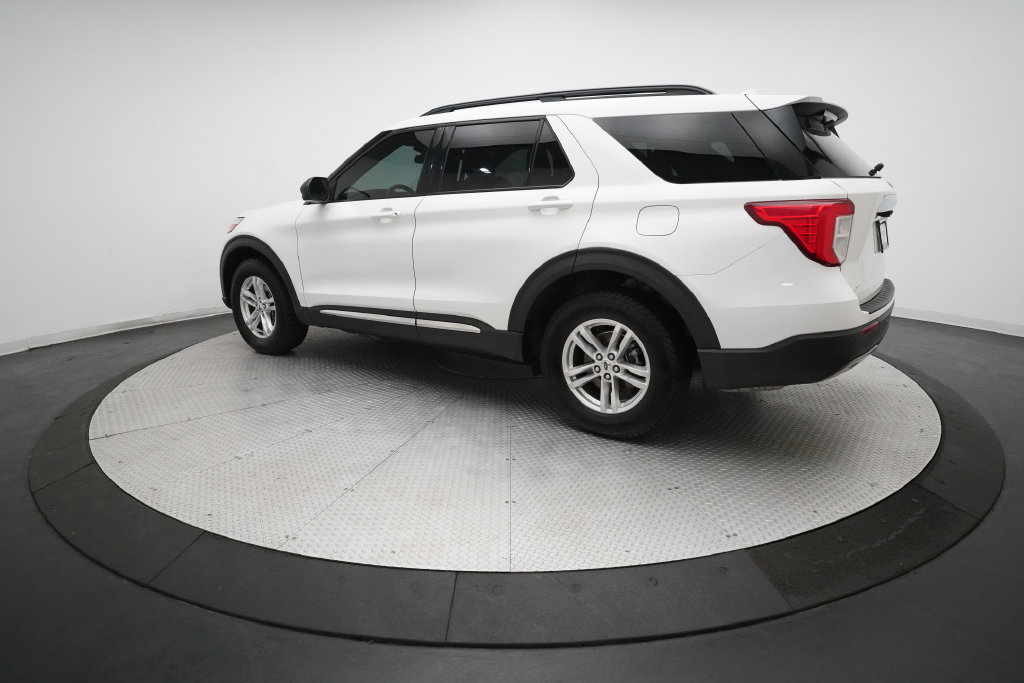 Used 2020 Ford Explorer XLT w/ Equipment Group 202A AWD/4WD image 32