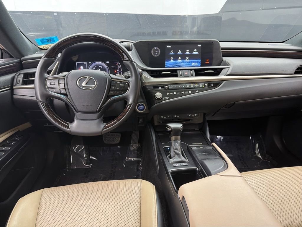 Used 2021 Lexus ES 300h w/ Premium Package image 7