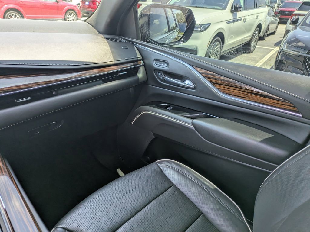 Used 2021 Cadillac Escalade Premium Luxury RWD image 22