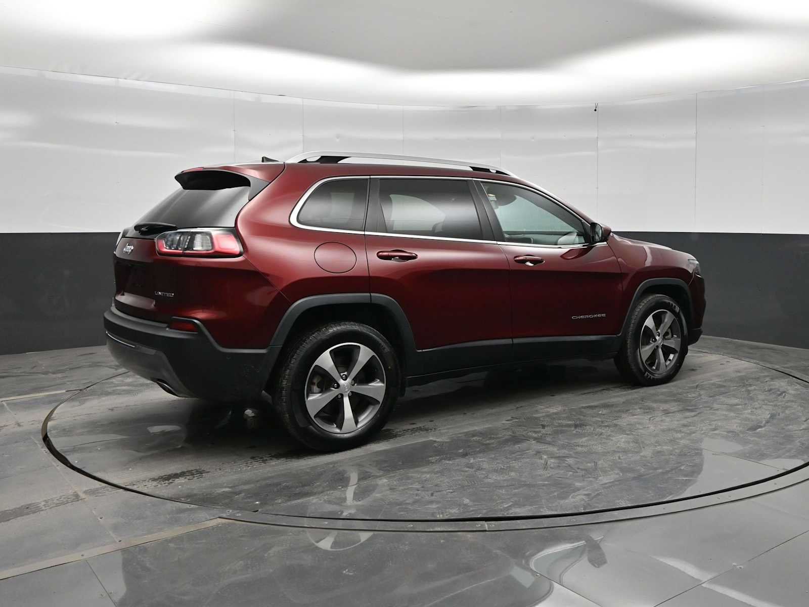 Used 2021 Jeep Cherokee Limited w/ Elite Package AWD/4WD image 8