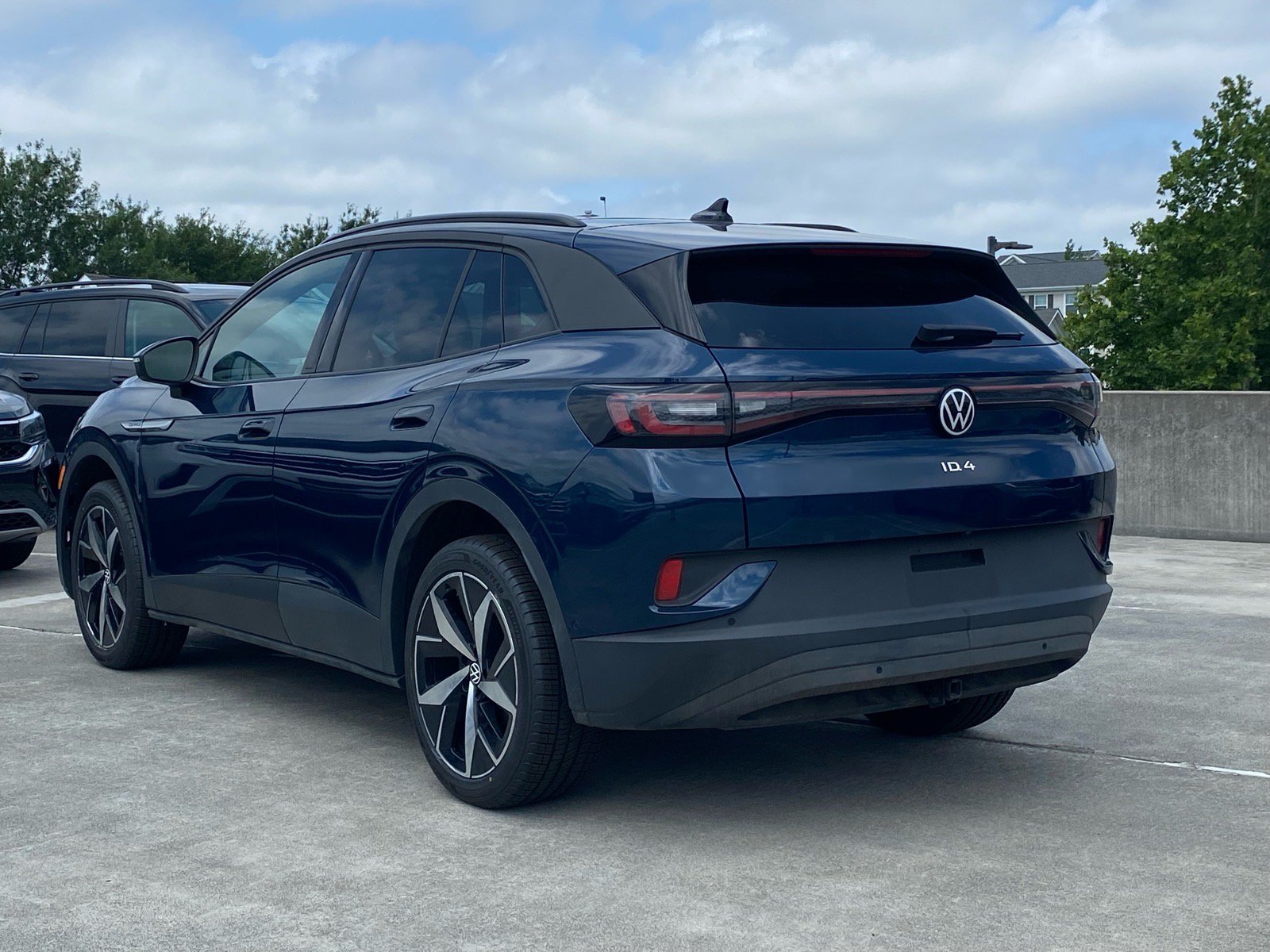 Used 2023 Volkswagen ID.4 Pro S AWD/4WD image 4