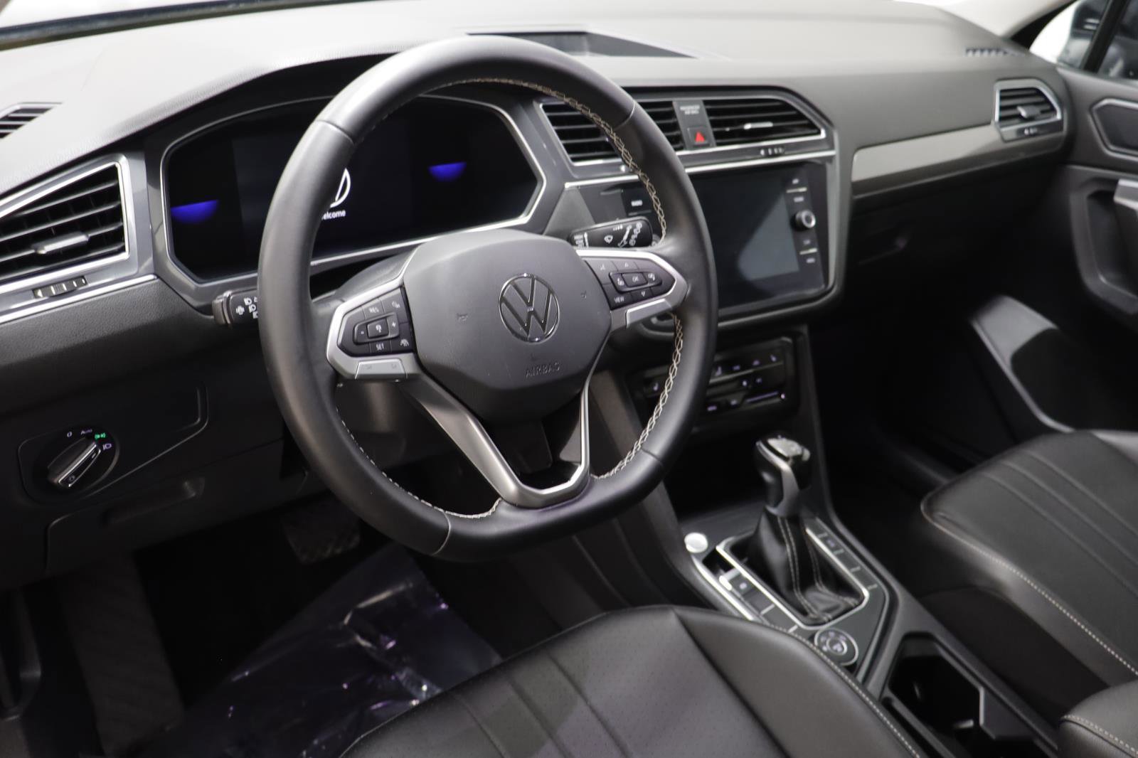 Used 2023 Volkswagen Tiguan SE image 6