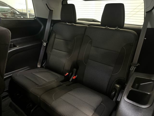 Used 2023 GMC Acadia SLE w/ LPO, Floor Liner Package FWD image 31
