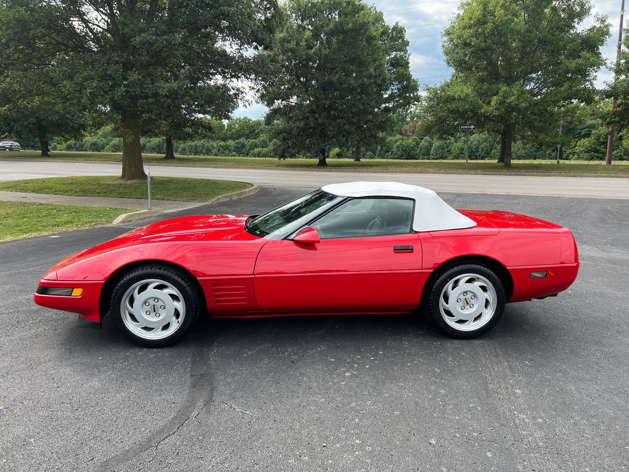 Used 1992 Chevrolet Corvette Convertible RWD image 14
