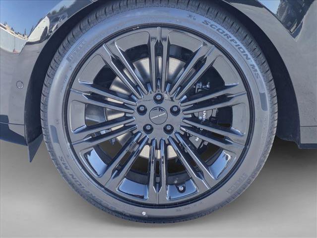 New 2026 Land Rover Range Rover Long Wheelbase SE AWD/4WD image 10