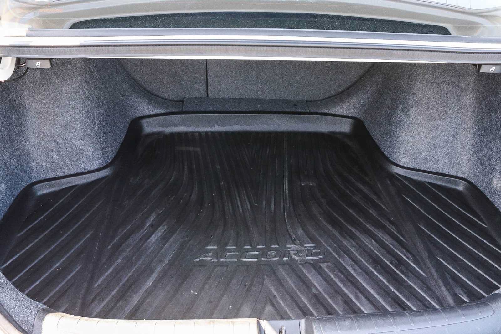 Used 2020 Honda Accord Touring image 16