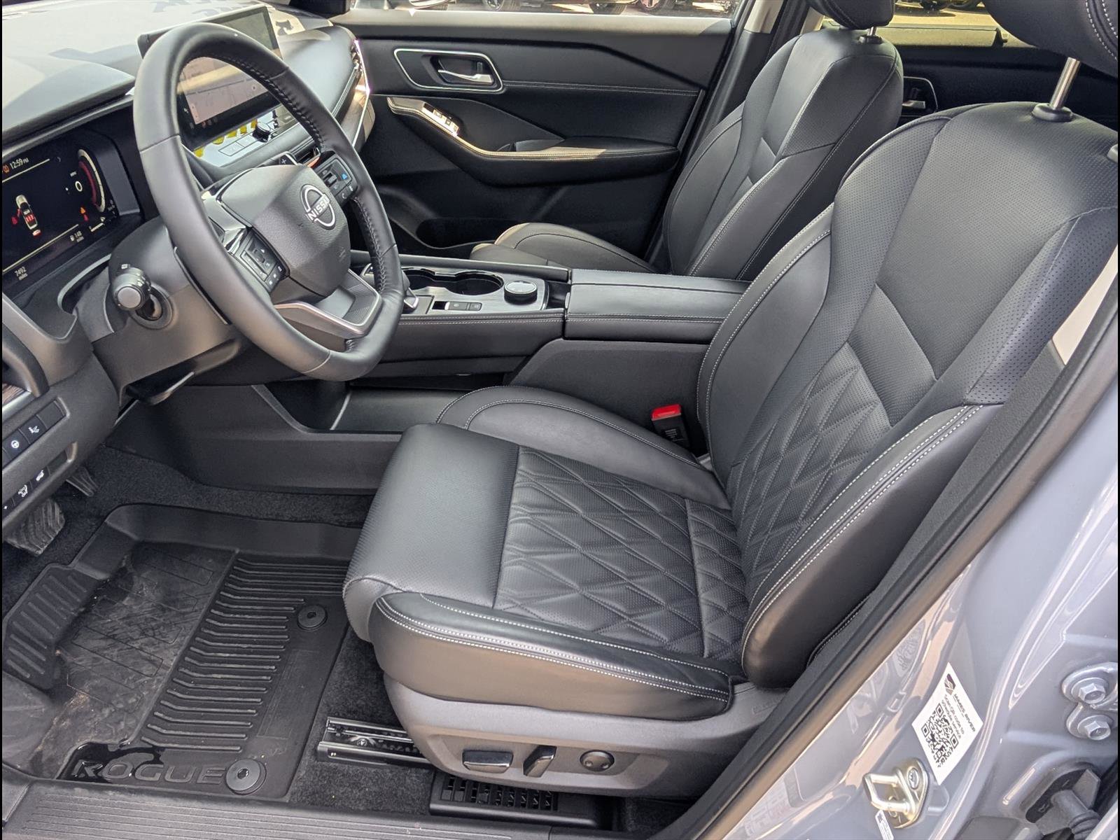 Used 2025 Nissan Rogue Platinum w/ Platinum Premium Package image 13