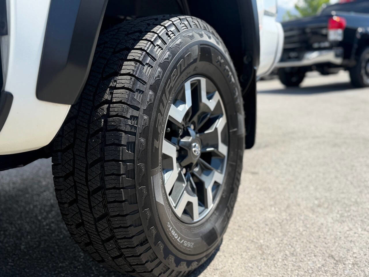 Used 2020 Toyota Tacoma TRD Off-Road w/ Technology Package AWD/4WD image 43