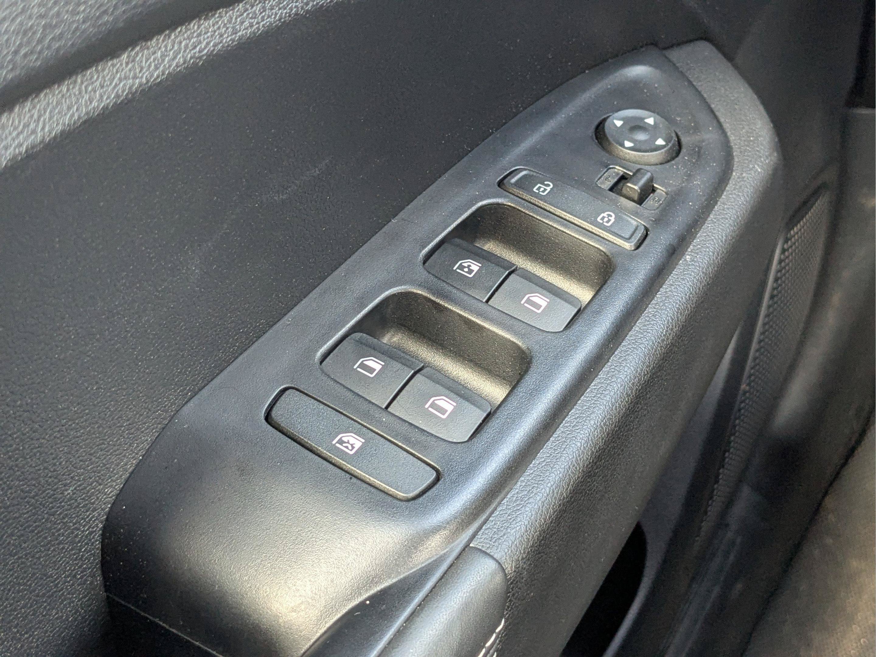 Certified 2025 Hyundai Venue Limited FWD image 29