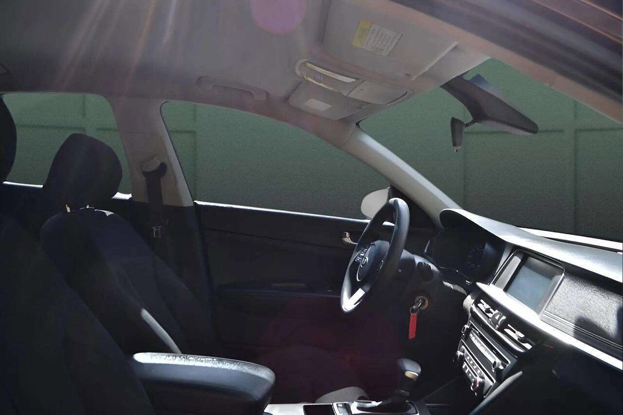 Used 2020 Kia Optima LX image 25
