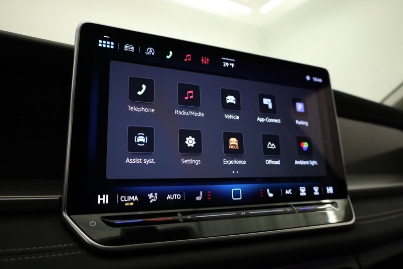 New 2026 Volkswagen Tiguan SE AWD/4WD image 17