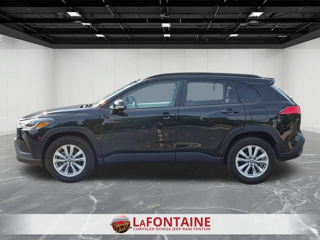 Used 2022 Toyota Corolla Cross LE w/ Moonroof Package AWD/4WD image 2