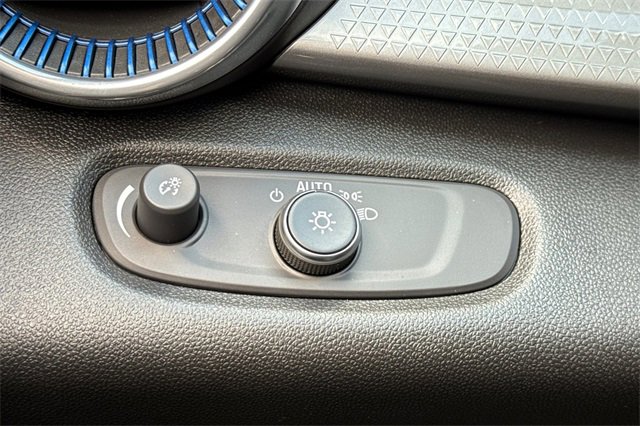 Used 2025 Chevrolet Trax LT w/ Driver Confidence Package image 38