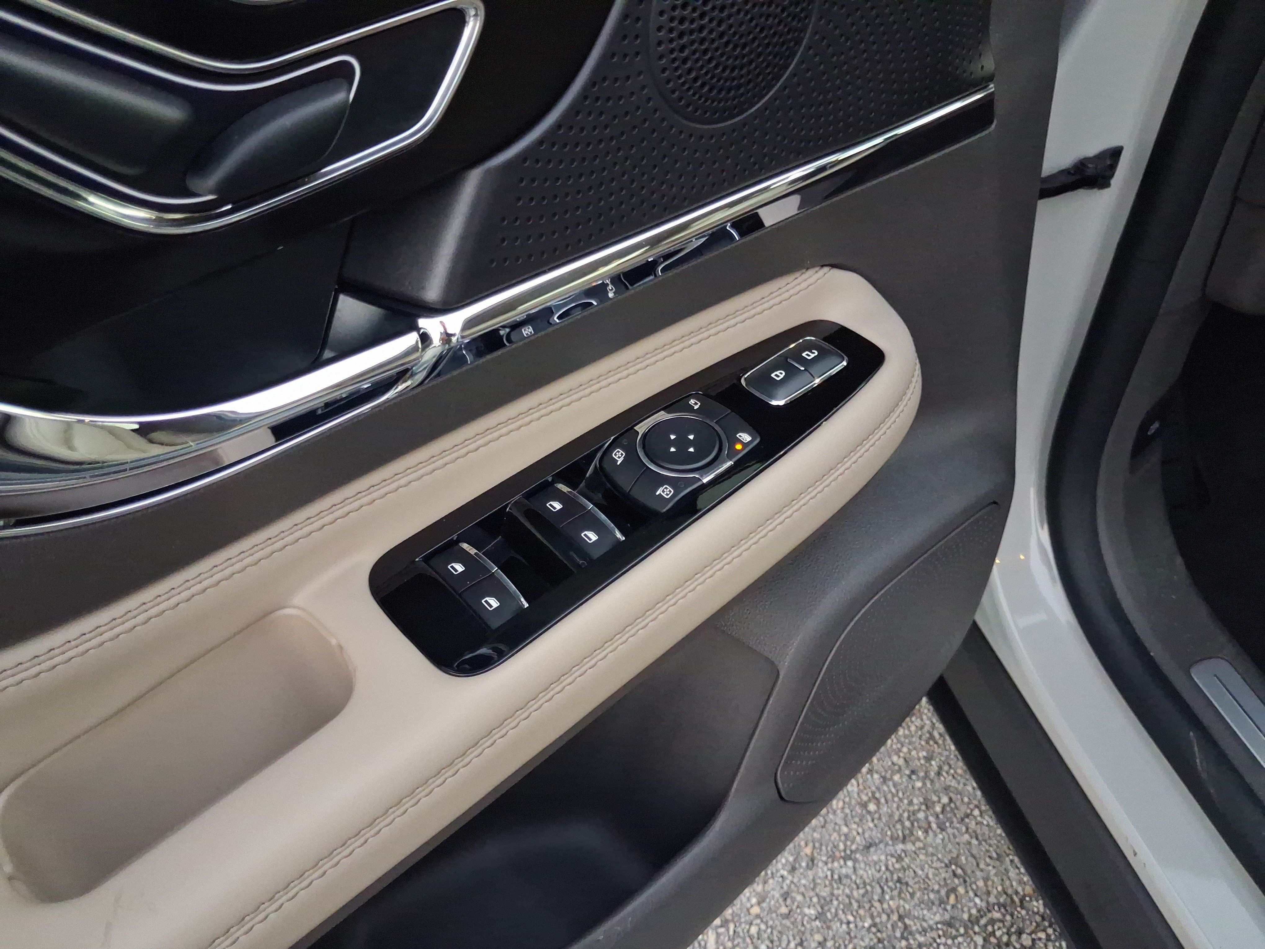 Certified 2024 Lincoln Corsair FWD image 13
